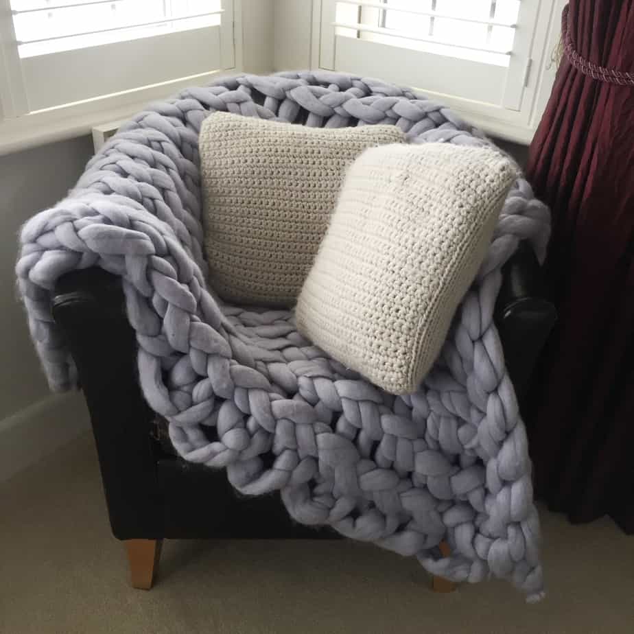 Chunky Arm-Knitted Blanket | DIY Christmas Gift