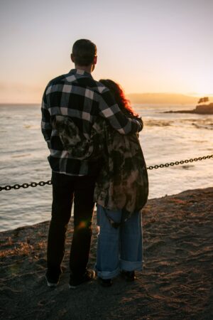 Cheap college date ideas: couple watching the sunset together